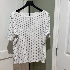 Kim Rogers White and navy  Short Sleeve Top with anchors & ship wheels on it. XL